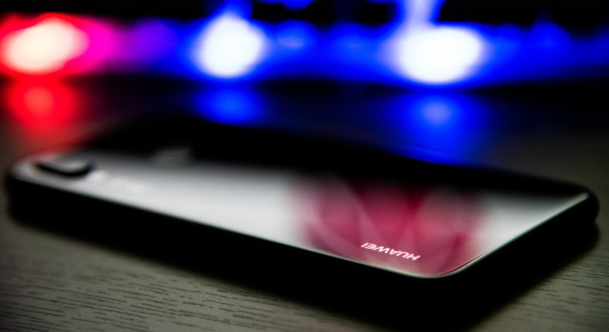 Huawei започва да предлага операционната си система