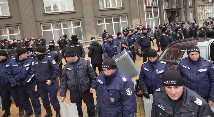 Командироват над 350 полицаи за летния сезон по Черноморието ни