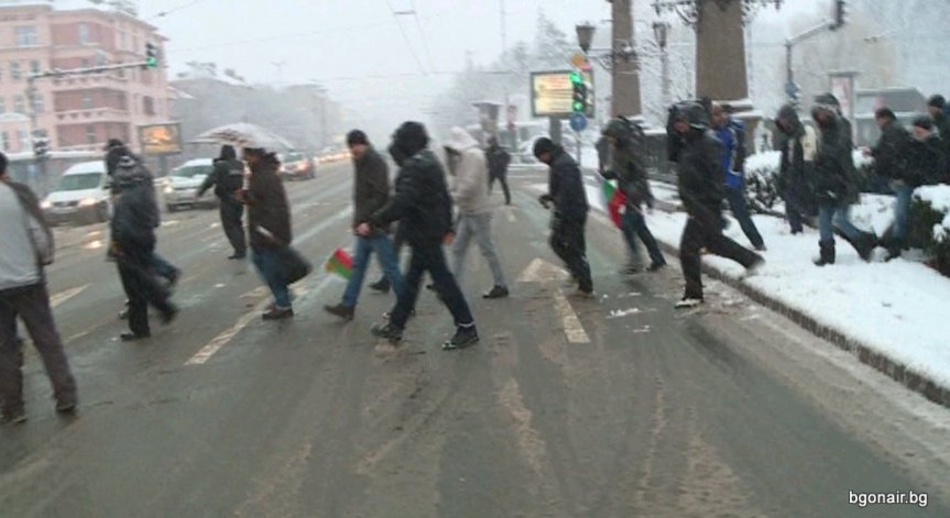 Протест срещу винетките затвори за кратко Орлов мост