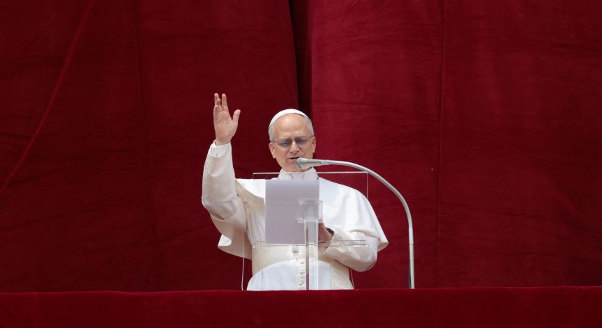 Традиционната неделна обедна молитва Царице Небесна.