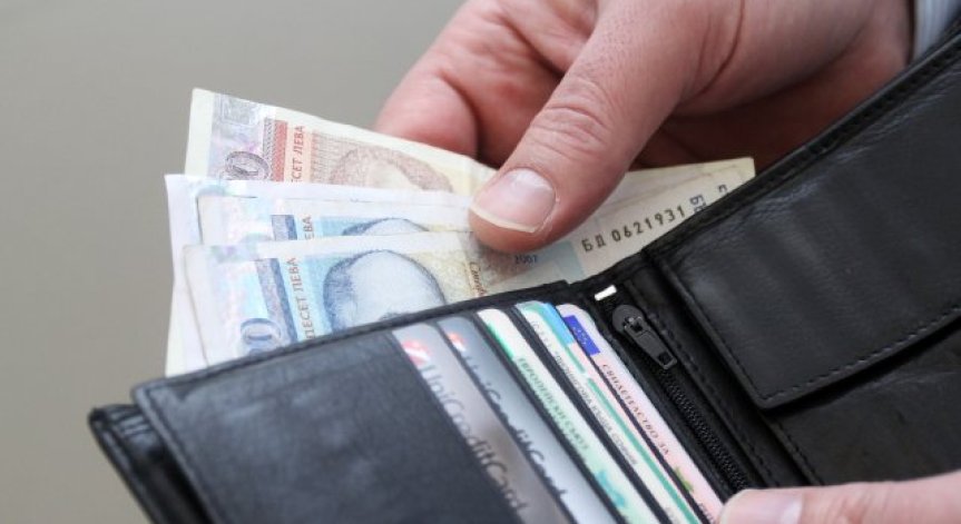 Минималната заплата става 650 лв. от 1 януари, очаква се и увеличение на пенсиите