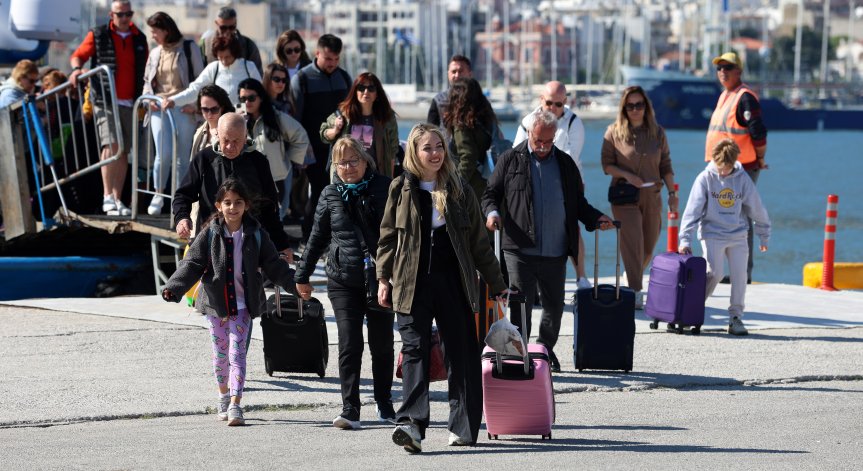 Как Гърция развива туризма си, колко пари заделя и къде сме ние спрямо съседката ни