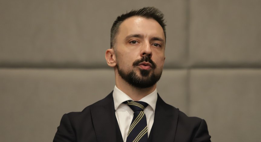 Кристиян Шкварек с хаплив статус в социалните мрежи.