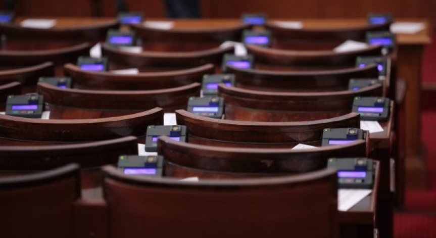 Без депутатски заседания 2 седмици заради изборите