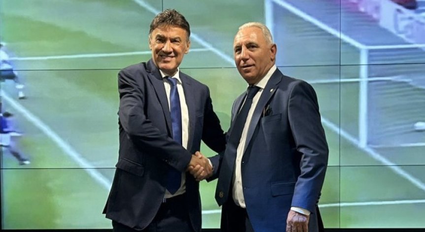 Христо Стоичков и Борислав Михайлов си стиснаха ръцете