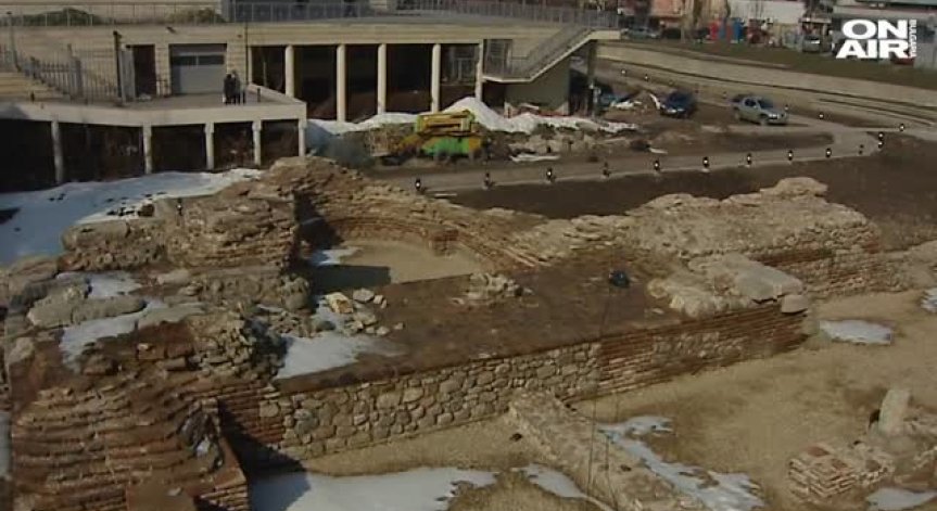 Столична община назначи проверка на разкопания имот в центъра на София