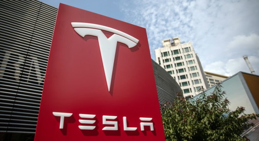 Акциите на Tesla скочиха, след като компанията обяви операция по сплит