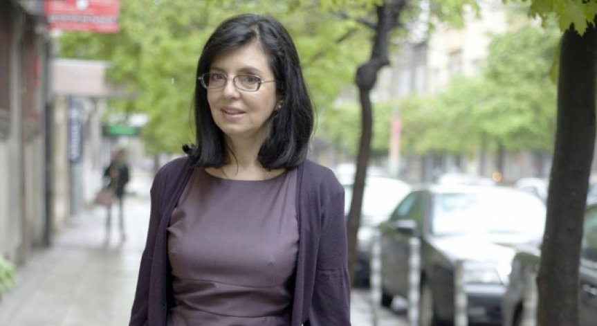 Изготвянето на учебните програми е патриотична задача, твърди Кунева