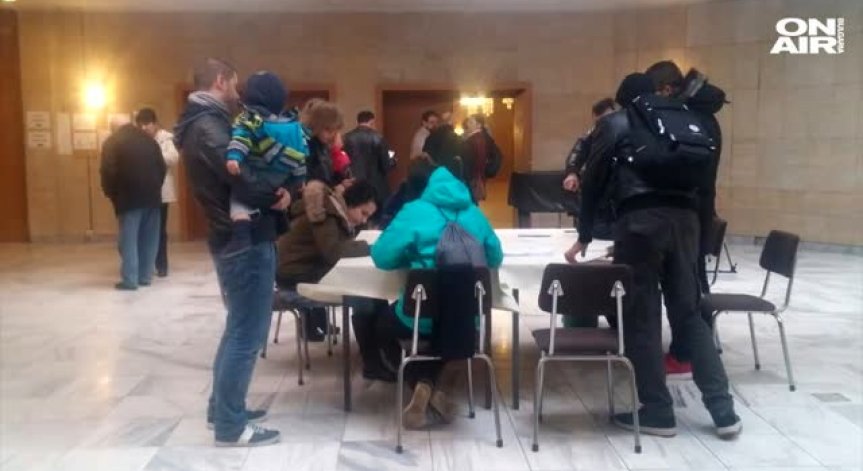 Опашки за гласуване се извиха в Берлин