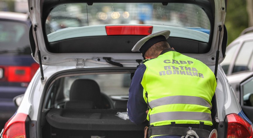 Извършен е контрол на 15 091 водачи и пътници.