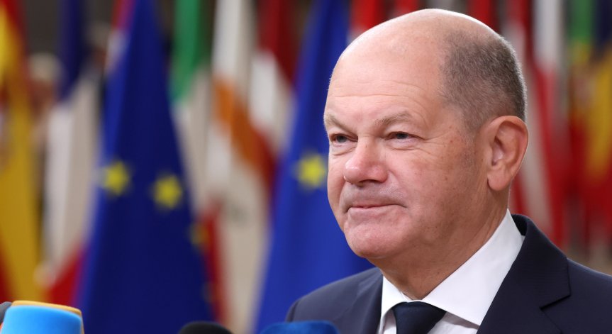 Израел трябва да се придържа към международното право, смята Шолц.