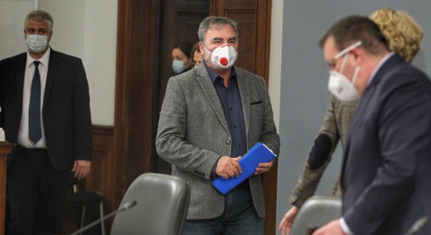 Доц. Кунчев: Или ще спазваме мерките, или ще има нови - значително по-строги