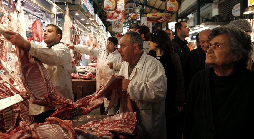 Агнешкото гони 20 евро за килограм в Гърция, бензин под 4 лв. няма