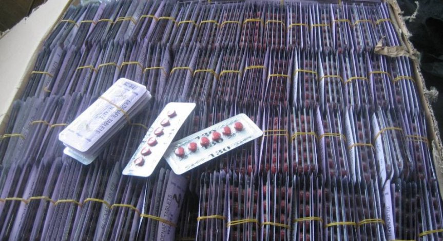 Пипнаха турски шофьор с близо 60 000 сексуални стимуланти, контрабандни парфюми и дрехи