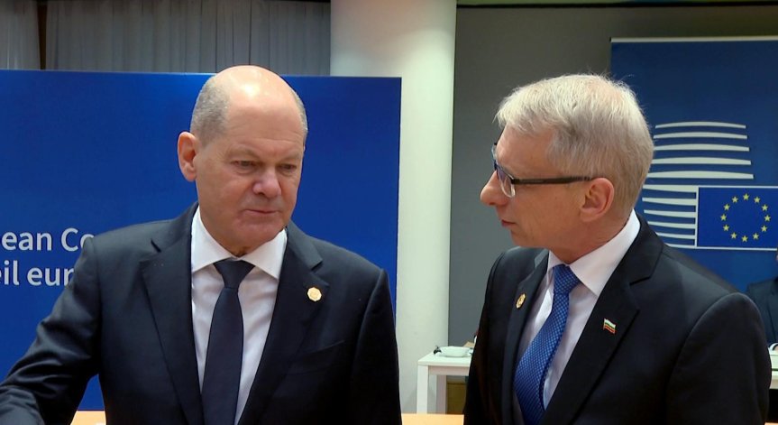 Шолц към премиера Денков: Германия иска България в Еврозоната