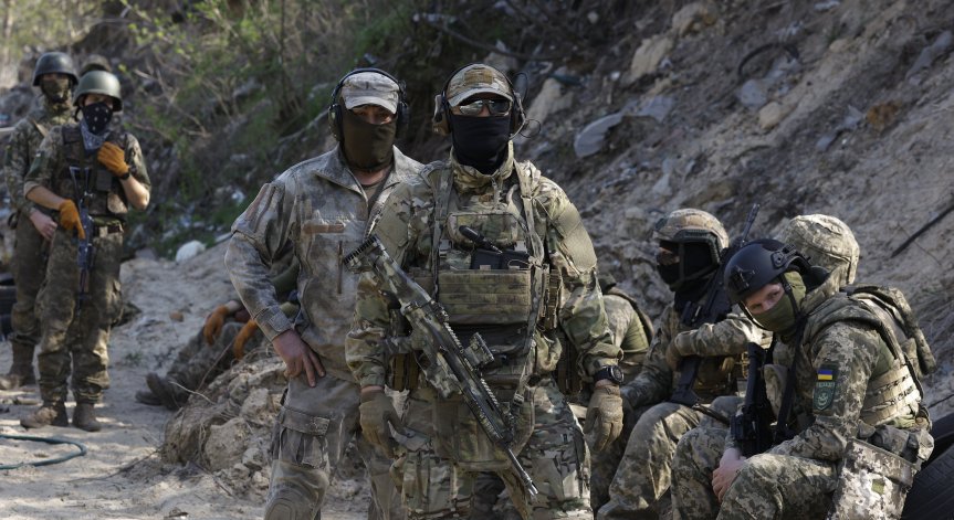 Евакуираните ще бъдат преместени на сигурно място.