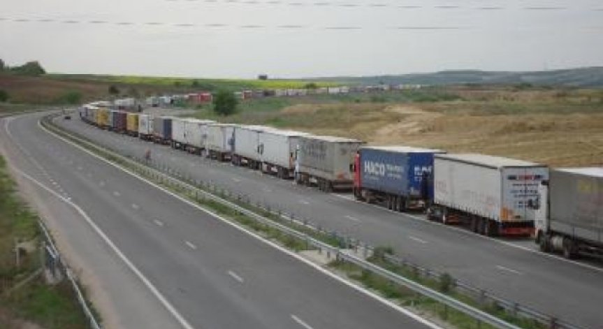 12 километра опашка на ГКПП  Капитан Андреево