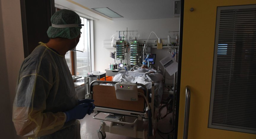 Лекар: Има връзка образованието и нежеланието за ваксина, срещу глупостта няма лек