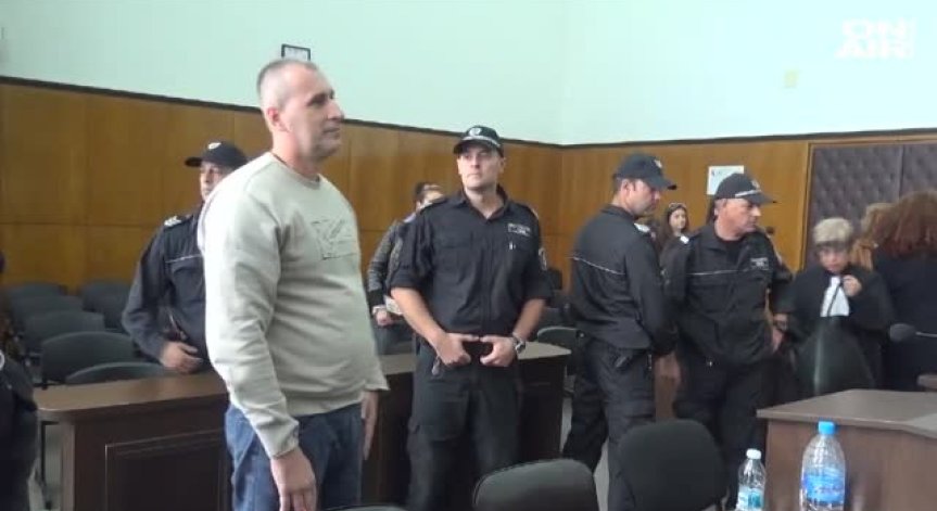 Доживотен затвор за полицая Венцислав Караджов, убил родителите си