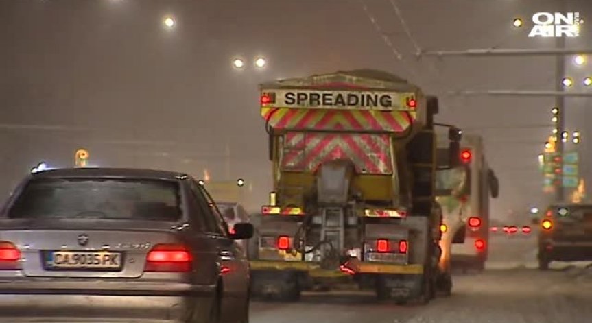 Над 120 снегорина са почиствали главните булеварди в София снощи