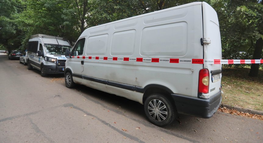 Хванаха 58 мигранти в микробус на АМ 