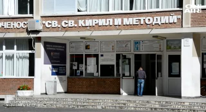 Директорката, шамарила деца по време на екскурзия, се пенсионира преждевременно