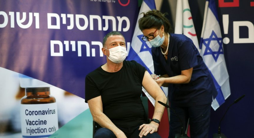 Израел иска да постигне световен рекорд при ваксинациите