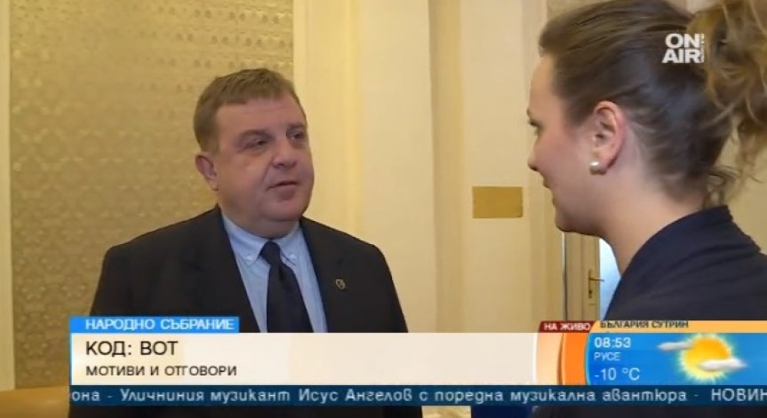 Въпреки колебанието на Сидеров: Каракачанов сигурен и спокоен преди вота
