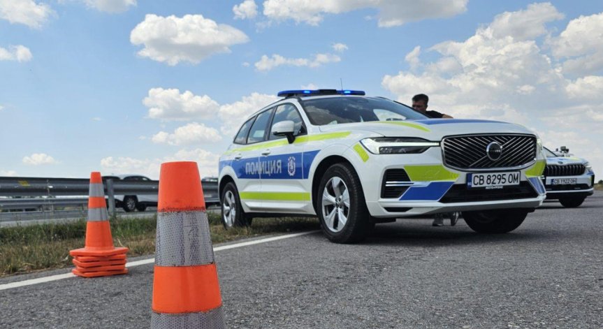 Катастрофа затруднява движението по АМ 