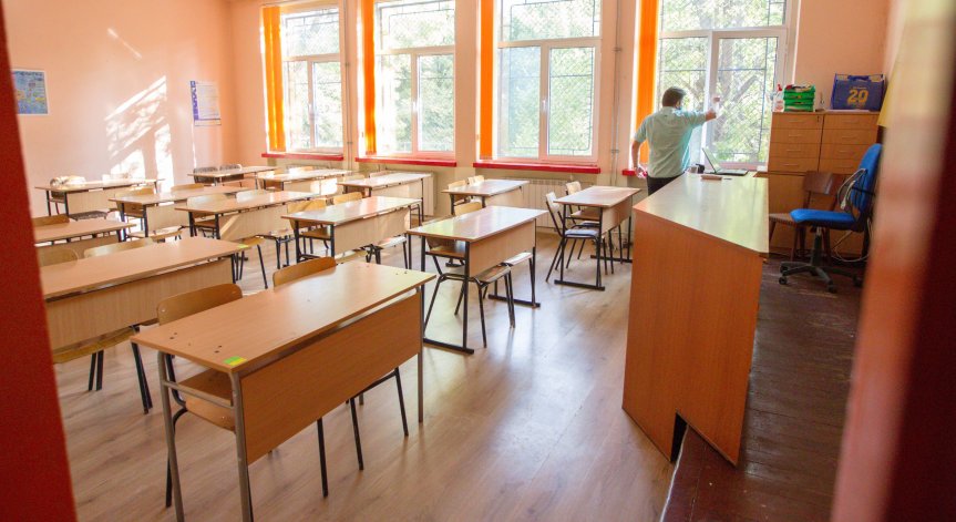 Изпитите се проведоха в 501 зали на 185 училища в страната.