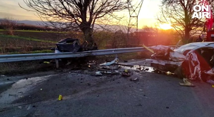 Стана ясно кои са жертвите на тежката катастрофа, свидетел: Единият автомобил е смазан до неузнаваемост