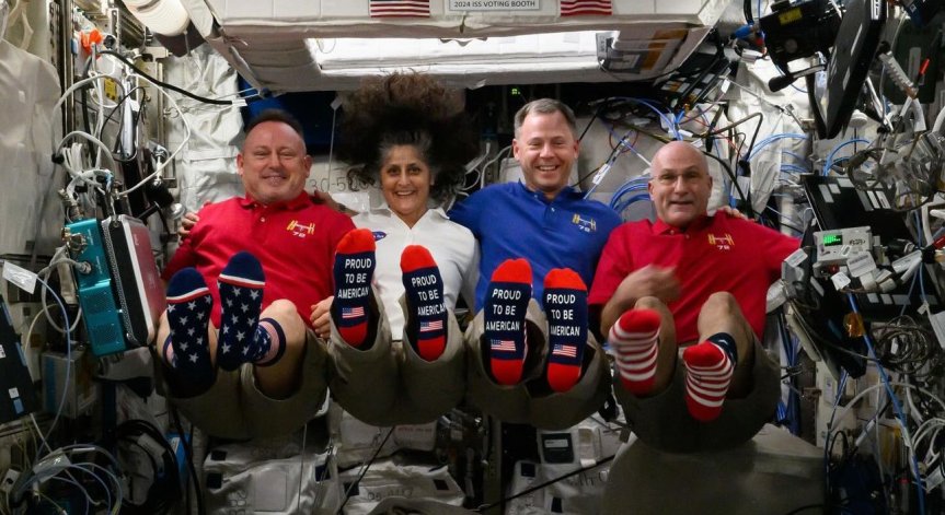 Не става ясно за кого от двамата кандидати са дали гласовете си астронавтите.