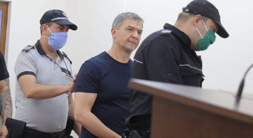 Нови разкрития за чатовете между Бобоков, Узунов и 