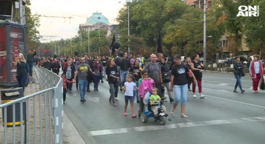 Майките на деца с увреждания блокираха 