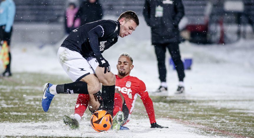 Славия и ЦСКА 1948 завършиха 1:1.