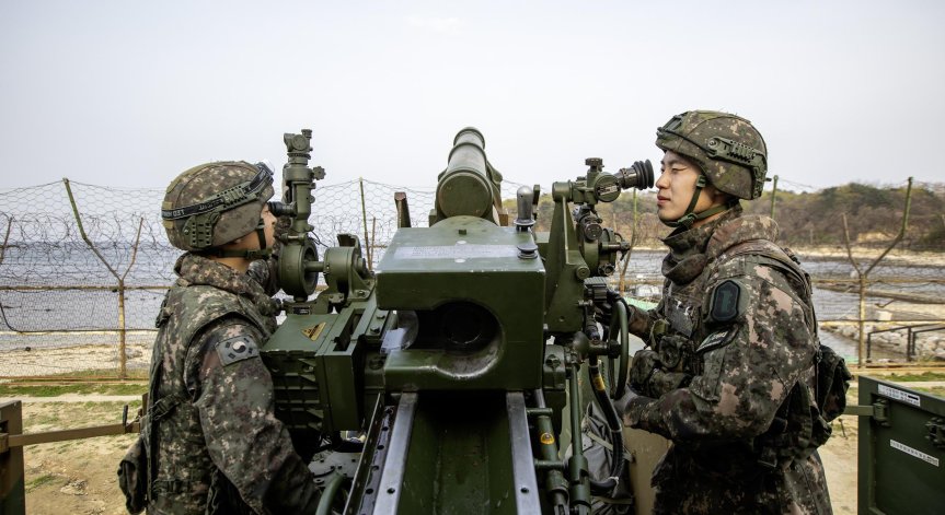 Военната служба е непопулярна сред много мъже в страната.