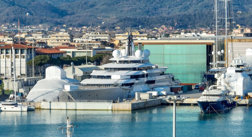 Все по-малко безопасни места: Къде руските магнати крият суперяхтите си?