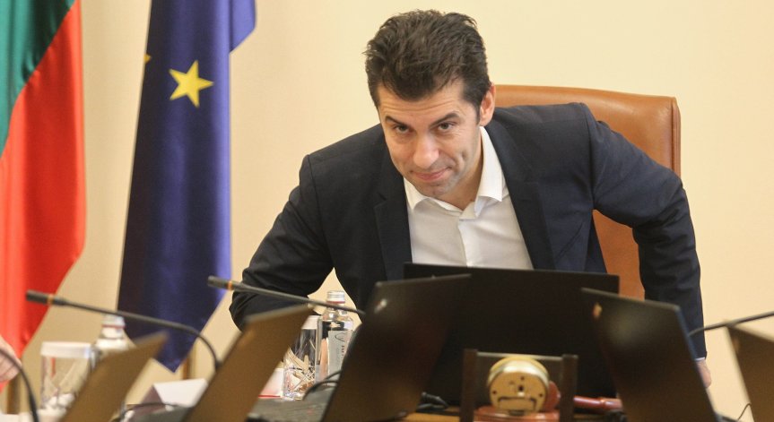 Петков, министри и областни управители обсъждат подпомагането след щетите