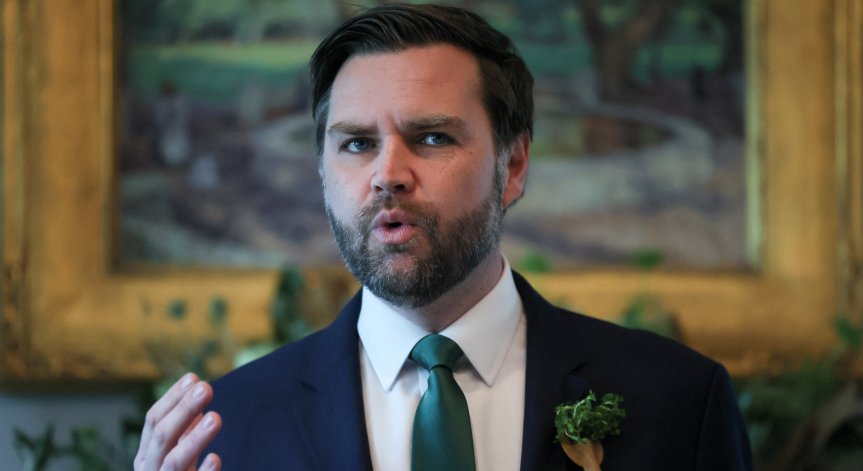 Местните власти изразиха недоволство от посещението.