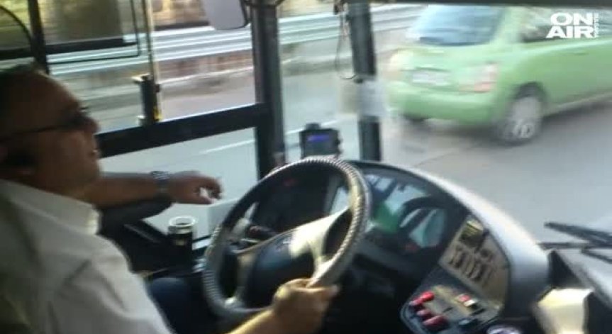 Клип на пушещ шофьор в градския предизвика вълна от коментари