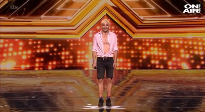 Скандалният български артист Иво Димчев впечатли съдиите в британския X Factor