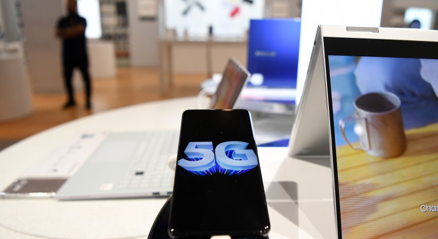 Великобритания забранява Huawei да бъде част от 5G мрежата в страната