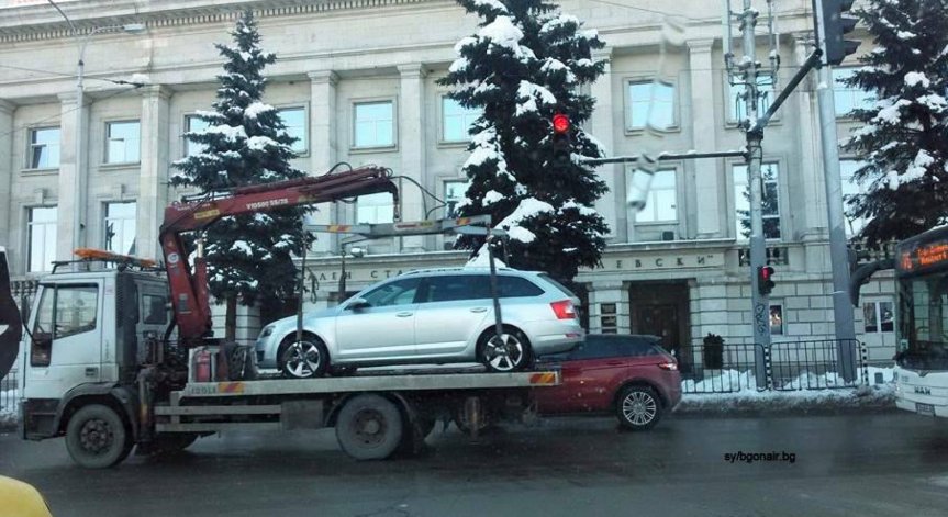 Служителите на Синя зона ограждат непочистените места