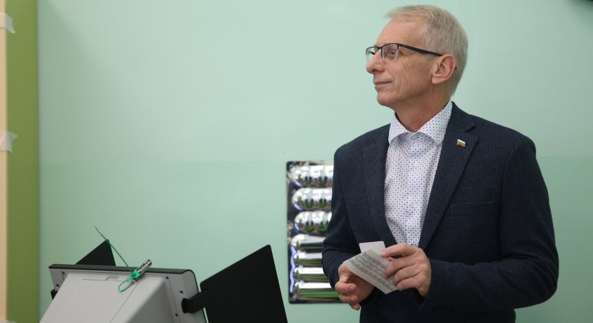 Николай Денков упражни правото си на глас.