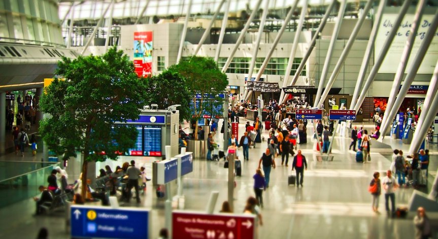 Броят на самолетните пътници в Европа спада с 60%