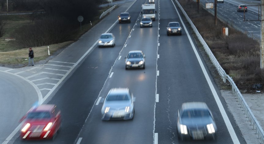 ЕП реши: До 30 км/ч ограничение на скоростта в градовете