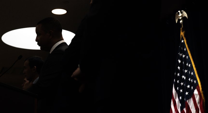 Бивш американски разузнавач: Правителството крие останки от извънземни кораби