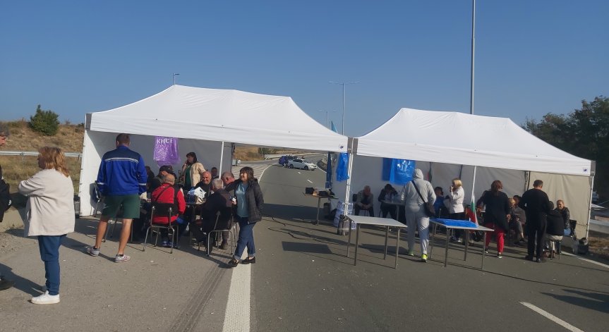 След приетото споразумение - протестиращите освободиха АМ 