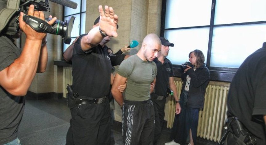 На 12 юни на спешния телефон 112 е подаден сигнал за побой.