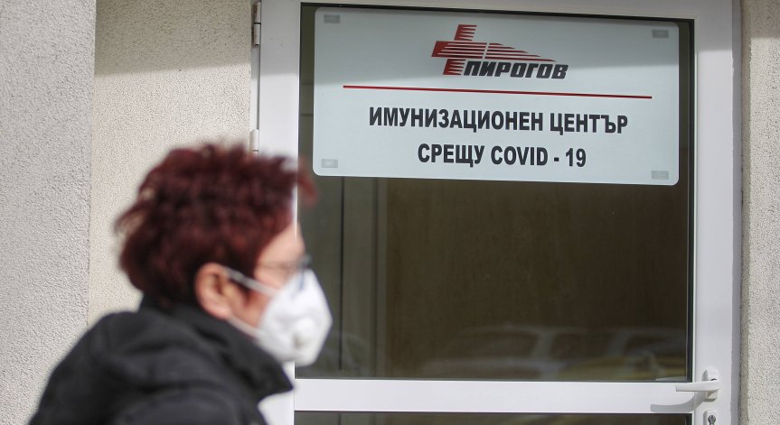 Шестима от починалите и 59 от хоспитализираните са били ваксинирани